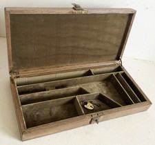 ANTIQUE CASE TAKES AN  ARTILLERY LUGER P08 PISTOL GUN.