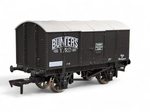 Bunters yard gun powder van - yard,