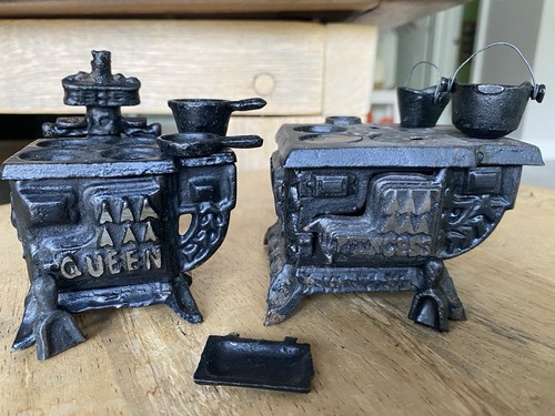 Vintage miniature cast iron - miniature,