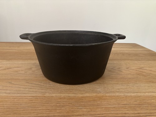 Vintage cast iron dutch oven - vintage,