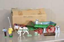 BRITAINS 5F RE PAINTED HORSE DRAWN HOME FARM WAGON with ACCESSORIES od