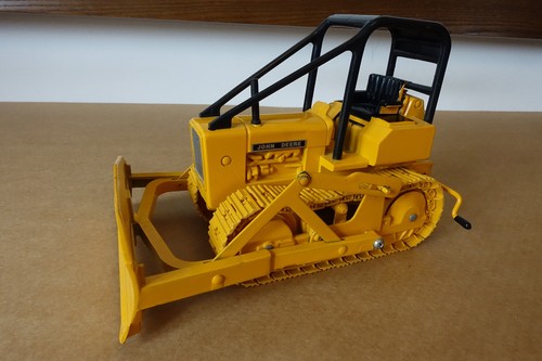 Ertl john deere tractor - deere,