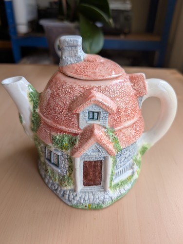Vintage china teapot cottage - teapot,,