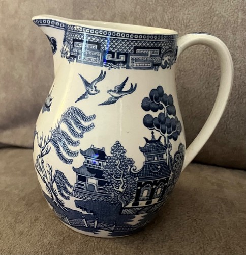 Small porcelain jug - , willow