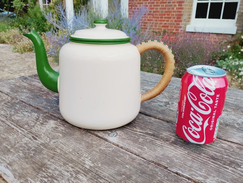 Green and cream enamel - green,