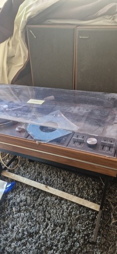 Sharp vintage music - , centre