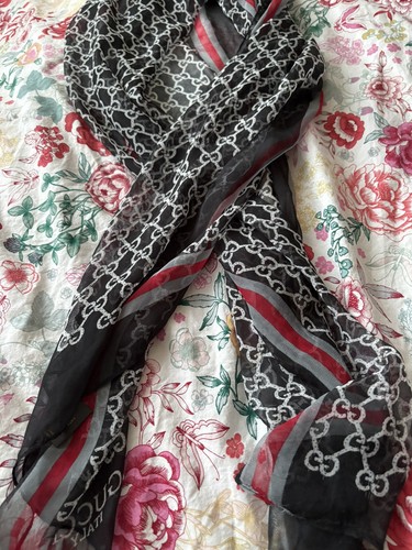 Gucci 100 silk scarf gg - gucci,