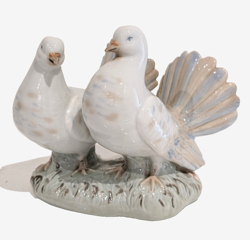 Vintage porcelain fantail - vintage,