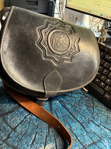 1990s tooled black leather - black,