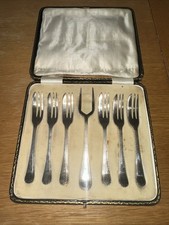 Set includes 6x tined pastry