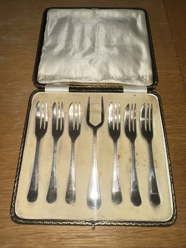 Set includes tined pastry - includes, 6x