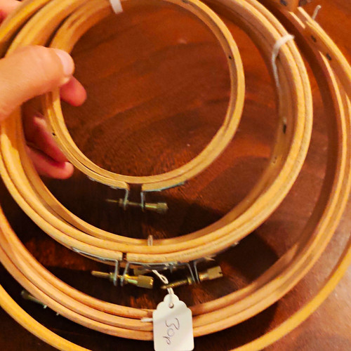 Round wooden embroidery hoops - round,