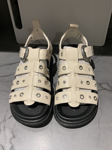 Reduced river island - ,