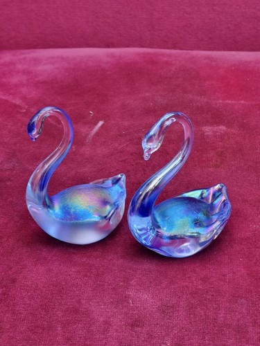 Iridescent art glass swans - 2,
