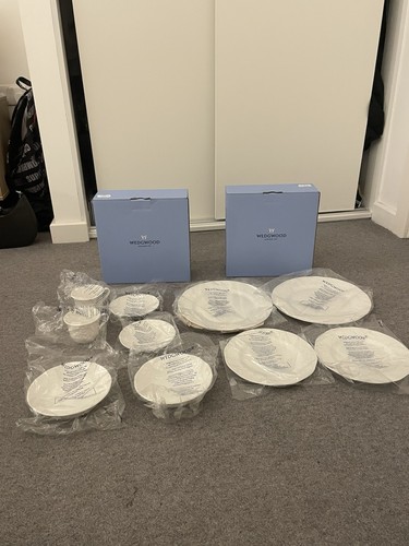 Two piece set wedgwood - piece,