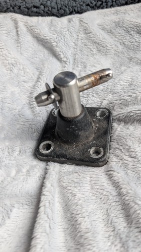 Autohelm mounting pivot pin - mounting,