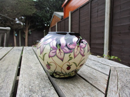 Moorcroft pottery queens - ,