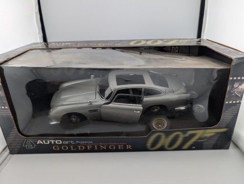 Scale james bond - james,