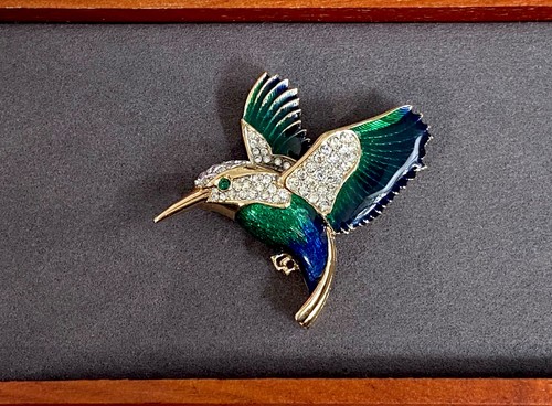 Attwood sawyer bird - &, brooch