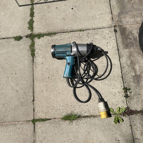 Makita 110v 19mm - nut, runner