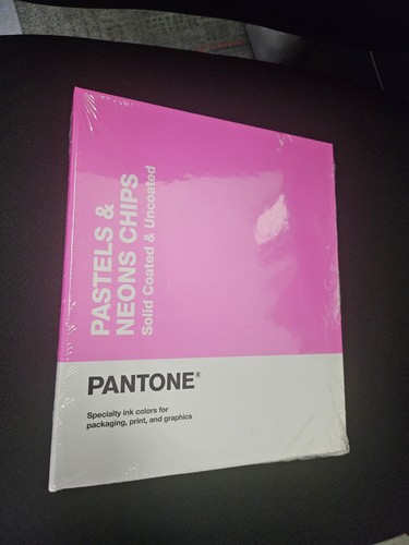 Pantone book pastels and neon - book,