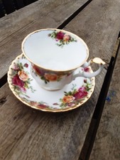 ROYAL ALBERT OLD COUNTRY ROSES BONE CHINA  CUP & SAUCER 