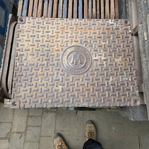 Cast iron manhole cover 675mm - cast,