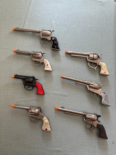 Lot cowboy cap pistols - lot,