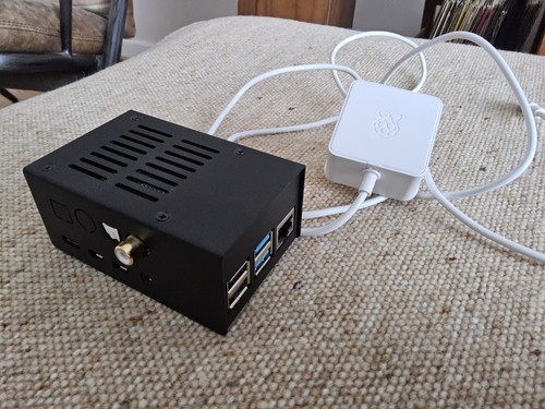 Raspberry pi4b with hifiberry - with,