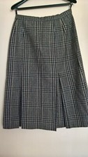 Ladies vintage Macnaughton's tweed skirt Waist 28" size 10  Brown check 
