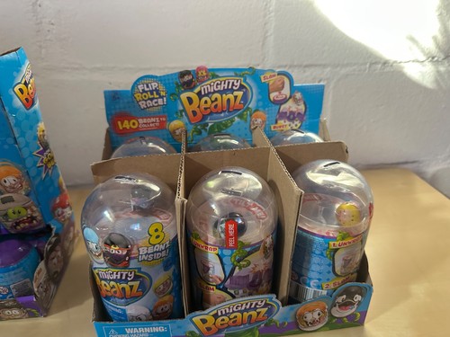 Mighty beanz booster - booster, displays