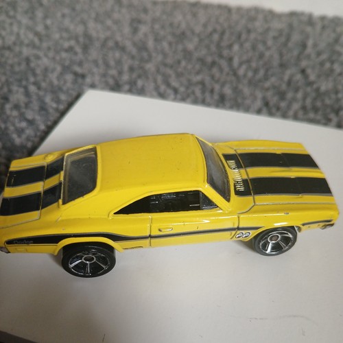 Hot wheels dodge charger - hot,
