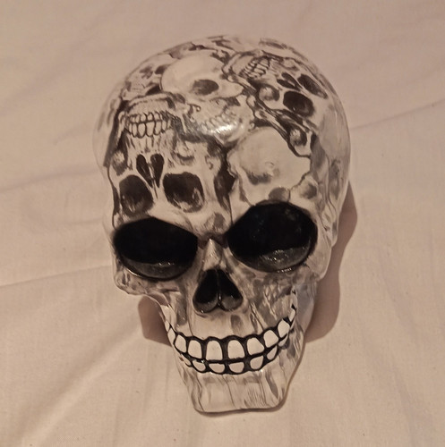 Skull ornament freestanding - ornament,