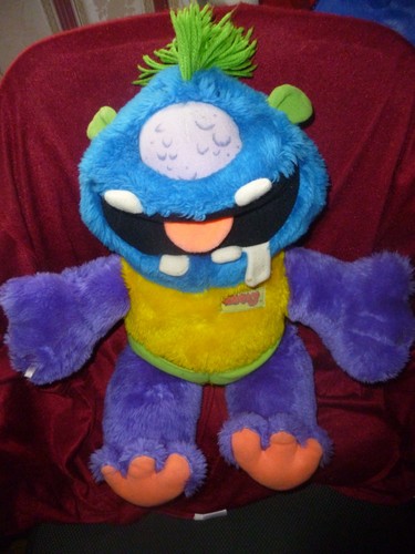 Vintage zugly hug monster - a,