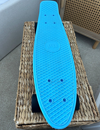 Two bare feet edge plastic - feet",