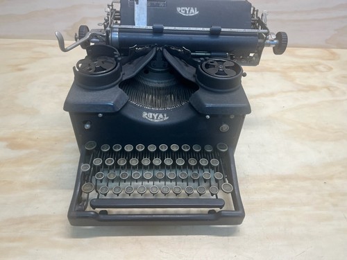 Vtg royal model desktop - model,