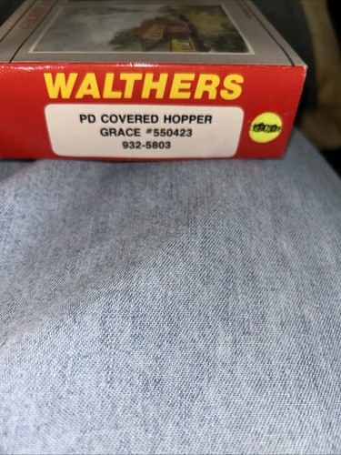 Walthers covered hopper - ho, pd