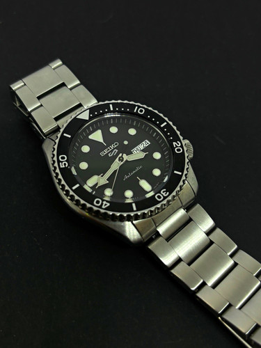 Seiko men black - 5, dial