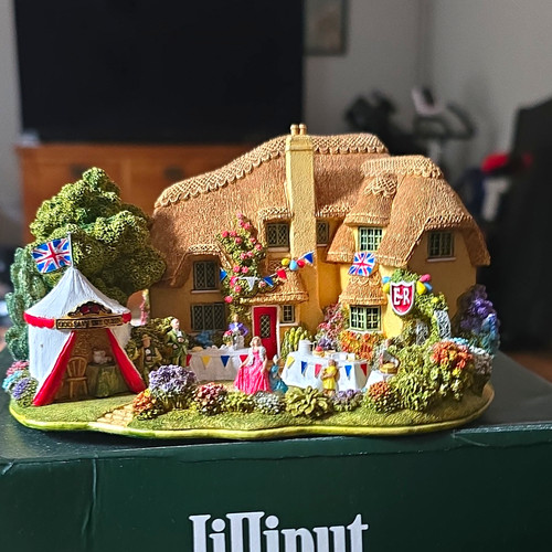 Lilliput lane hand - lane,