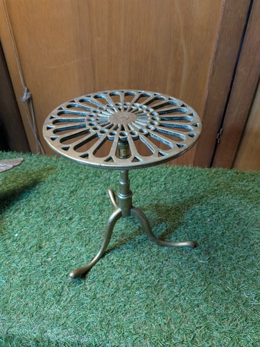 Brass table top - top, tripod