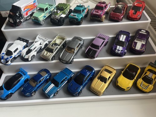 Hot wheels die cast - hot,