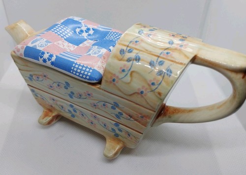 The teapottery babies bed - the,