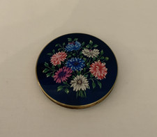 STRATTON ENGLAND COMPACT GOLD TONE FLOWERS DARK BLUE - VINTAGE