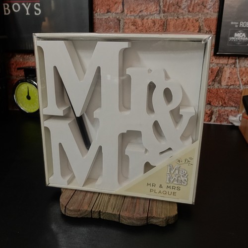 Mrs wooden wedding - mr,
