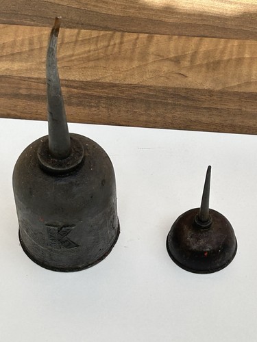 Vintage oil cans - oil,