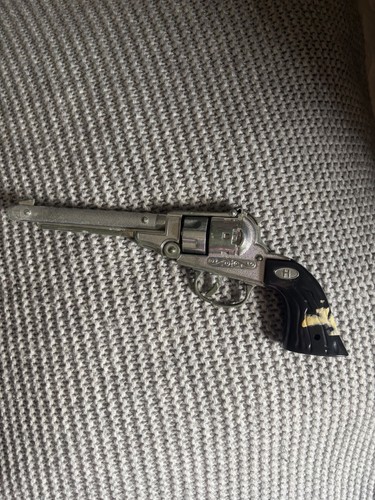 Metal toy revolver - metal, cap