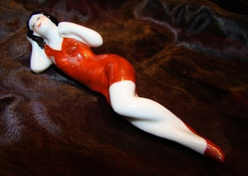 Figurine bathing beauty - figurine,