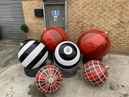 Giant baubles commercial - baubles,
