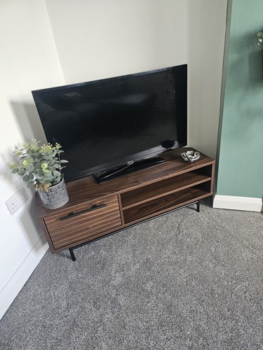 Brown wooden swoon - corner, tv