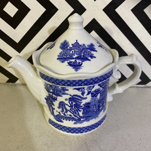 Lovely vintage willow pattern - vintage,